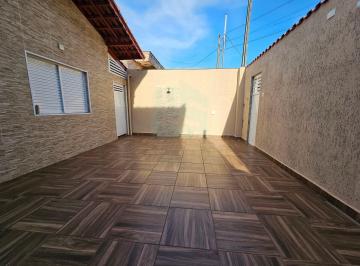 Casa · 140m² · 4 Quartos · 4 Vagas · Casa com churrasqueira e piscina à venda em Praia Grande