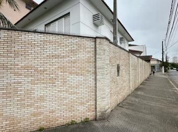 Casa de 3 quartos, São Vicente · Sobrado em terreno amplo - excelente oportunidade em São Vicente (SP)
