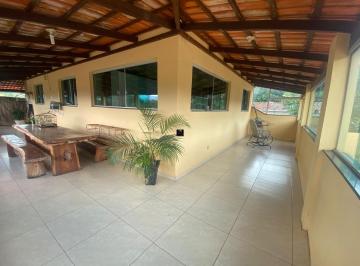Casa · 250m² · 6 Quartos · 4 Vagas · Ótima oportunidade para quem busca renda com aluguel em Juatuba/MG