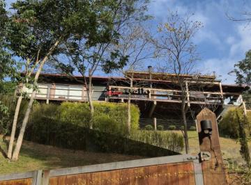 Foto 01 · Casa de luxo em condomínio: 3 quartos, 3 suítes, 4 salas, 6 banheiros, 3 vagas de garagem, 400m² em
