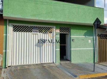 Casa de 4 quartos, Salto · Casa à Venda – Bairro Santa Marta