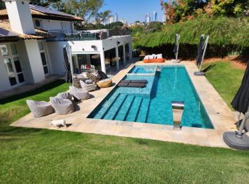 Casa · 550m² · 8 Quartos · 4 Vagas · Casa recém reformada no Tamboré 3 - Alphavile