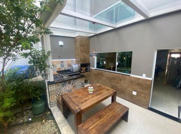 Casa · 197m² · 3 Quartos · 4 Vagas · Lindo Sobrado com 3 suítes, 4 vagas e piscina em São Caetano do Sul -