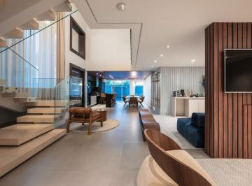 Casa · 800m² · 6 Quartos · 5 Vagas · Casa em Condomínio à Venda com 800m², 3 dormitórios, 3 suítes, 4 salas e 5 va...