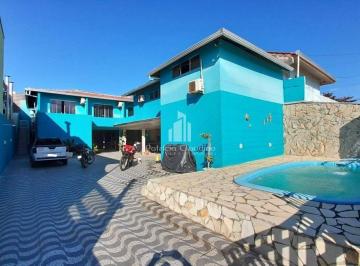 Casa · 380m² · 7 Quartos · 5 Vagas · Conjunto residencial Com 05 Apartamentos, Á 100 Metros Da Praia!
