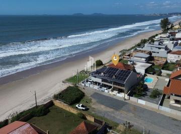 Casa · 132m² · 3 Quartos · 1 Vaga · Sobrado á 20m do mar com 3 suítes na Barra do Saí!