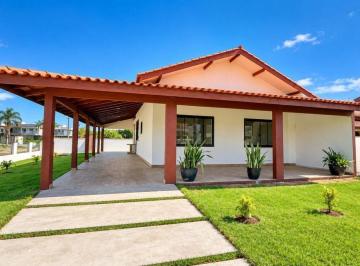 Casa · 2 Quartos · Casa com terreno de 437.5m², de esquina e próxima ao mar em Itapoá SC!