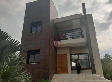 Casa · 405m² · 4 Quartos · 6 Vagas · Casa no Haras Pindorama com 4 Suítes e Vista para a Serra do Japi – Cabreúva/SP