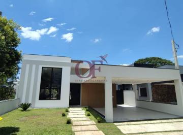 Casa · 180m² · 3 Quartos · 2 Vagas · Casa Moderna em Condomínio com Piscina e Vista para Área Verde