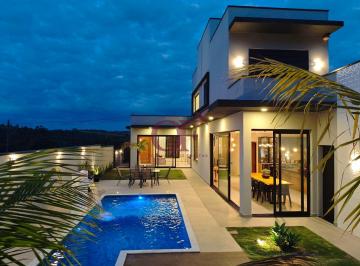 Casa · 272m² · 3 Quartos · 3 Vagas · Casa Moderna com 3 Suítes, Piscina com Cascata e Energia Solar