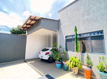 Casa · 210m² · 3 Quartos · 3 Vagas · Casa com 210 m², 3 quartos e terreno amplo no Residencial Marília