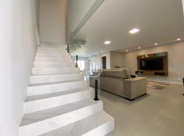 Casa · 184m² · 3 Quartos · 2 Vagas · Casa de 3 dormitórios com 1 suíte em Condomínio Fechado