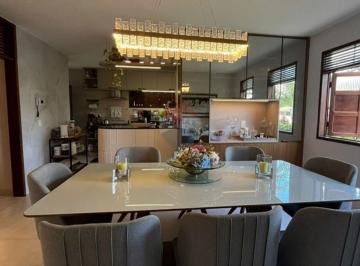 Casa · 417m² · 8 Vagas · Luxo em Candelária: Casa Espaçosa com Piscina - 417m² em um terreno de 1.000m² - Financia