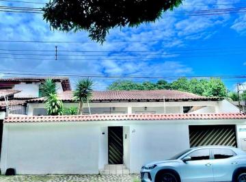 Casa en Venda de 3 quartos Aleixo · Casa Térrea Conj Petros ótima localização