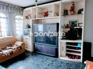 Casa · 221m² · 2 Quartos · 6 Vagas · Sobrado Residencial com 2 Suítes, 6 Vagas e Ampla Área em Santo André (Utinga)