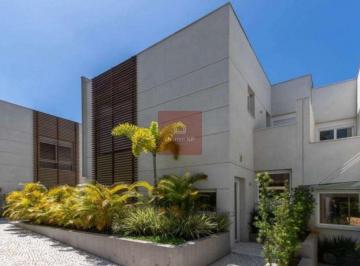 Casa · 525m² · 4 Quartos · 5 Vagas · Belíssima casa em condomínio fechado