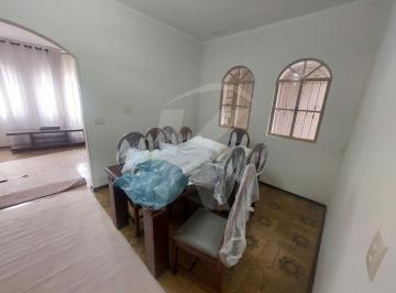 Casa · 162m² · 3 Quartos · 2 Vagas · Sobrado com 3 quartos, sendo 1 com suíte, sala, cozinha, 3 banheiros, 2 vagas de garagem.