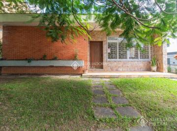 Casa · 250m² · 3 Quartos · Casa à venda com 3 dormitórios e 250m² próximo ao Hospital Mãe de Deus