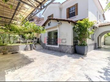 Casa · 300m² · 3 Quartos · 4 Vagas · Sobrado Reformado com Quintal e 4 Vagas no Pacaembu