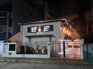 Casa · 95m² · 2 Quartos · 1 Vaga · Lindos Geminados, Mobiliados e Decorados, pronto para morar ou alugar, Praia de