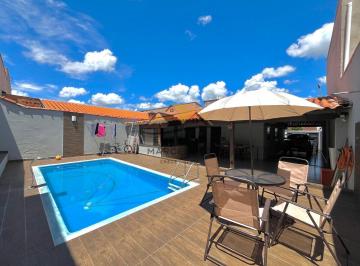 Casa · 120m² · 3 Quartos · 5 Vagas · VENDO Casa com Piscina e Armários Planejados na Região Leste