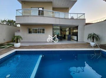 Casa · 301m² · 4 Quartos · 4 Vagas · Casa a 400m da praia à venda no centro de Bertioga/SP