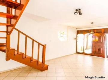 Casa · 140m² · 2 Quartos · 2 Vagas · Casa Vila CRUZEIRO. Rua tranquila e próximo de tudo.
