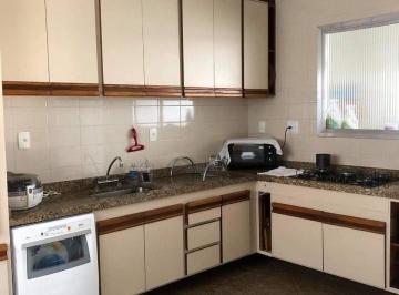 Apartamento · 185m² · 4 Quartos · 2 Vagas · Apartamento no Condomínio San Remo no Alto da Lapa com 185m² 1 suíte 4 banheiros 2 vagas.