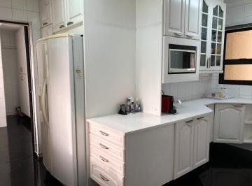 Apartamento · 139m² · 3 Quartos · 3 Vagas · Imperdível oportunidade: Apartamento de 3 quartos, 3 suítes, 5 banheiros e 3 vagas na Vila Mariana,