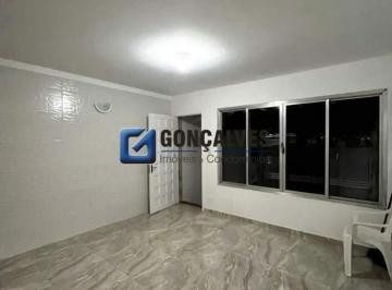 Casa · 129m² · 2 Quartos · 3 Vagas · Sobrado para Aluguel no Centro de São Bernardo do Campo – 2 Quartos, 3 Vagas, Porcelanato
