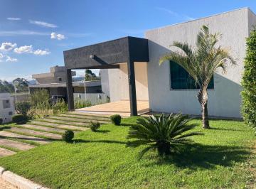 Casa de 3 quartos, Vespasiano · Casa à venda, plana (linear) em condomínio Fechado bem familiar, Villas Park 1, Vespasiano-MG