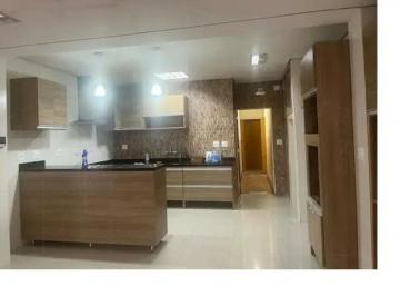 Casa · 220m² · 4 Quartos · 5 Vagas · Campo Belo - Casa de 220m² com 4 dormitorios sendo 2 suites, 4 banheiros e 5 vagas na garagem.