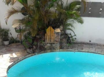 Casa · 360m² · 4 Quartos · 4 Vagas · Impecável residência de 4 quartos no Jardim Leonor, São Paulo-SP: 2 suítes, 3 banheiros, 4 vagas e 3