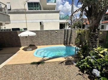 Casa en Venda de 4 quartos Centro · Casa com piscina e 4 suítes no centro de Balneário Camboriú