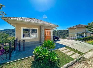 ffe6bbab6ece8f42a8cc215cfcd9ecfa6726857c · Casa à venda, 170 m² por R$ 830.000,00 - Albuquerque - Teresópolis/RJ