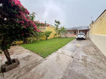 Casa de 2 quartos, Itanhaém · Casa à 150m do mar com 2 quartos e churrasqueira em Itanhaém.
