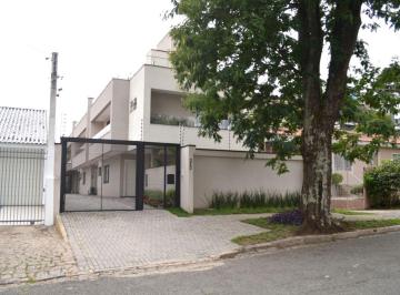 Casa de 3 quartos, Curitiba · Oportunidade! Um sobrado com 3 suítes e excelente localização.