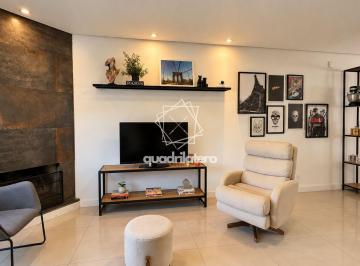 Casa · 106m² · 3 Quartos · 2 Vagas · Sobrado no Loteamento Arroio Pelotas, com 3 dormitorios, lareira, churrasqueira e pátio amplo