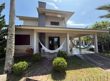 Casa de 5 quartos, Passo de Torres · CASA DE ALTO PADRÃO COM QUIOSQUE, PISCINA AQUECIDA E AMPLO ESTACIONAMENTO – 350m DO MAR