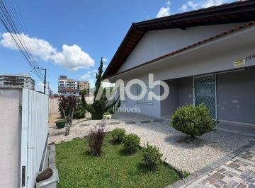 Casa · 427m² · 3 Quartos · 2 Vagas · CASA COM 3 QUARTOS, CENTRO EM GUARAMIRIM