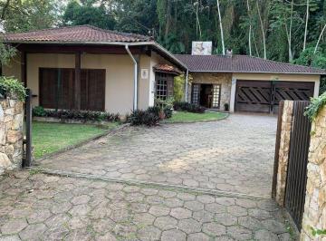 Casa · 1050m² · 4 Quartos · 2 Vagas · CASA COM 1 SUÍTE + 3 QUARTOS, CENTRO DE GUARAMIRIM