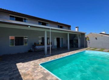 Casa · 225m² · 5 Quartos · 5 Vagas · Ampla Casa com Ático, 5 Quartos e Piscina na Barra do Saí em Itapoá SC