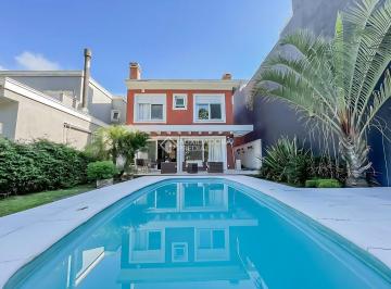 Casa · 220m² · 4 Quartos · 3 Vagas · Casa com 4 suítes, com 1 escritório térreo Terraville