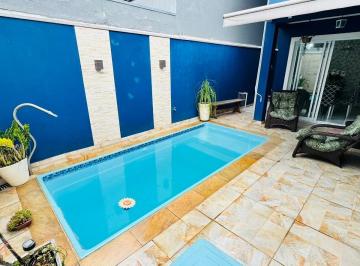 Casa · 162m² · 3 Quartos · 2 Vagas · Casa 3 Quartos com 1 Suíte e 162m² - Medeiros