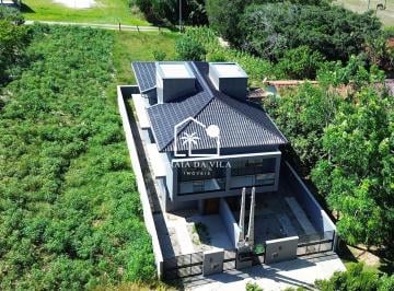 Casa · 116m² · 2 Quartos · 1 Vaga · Casa com 2 Suítes a 300m da Lagoa da Ibiraquera