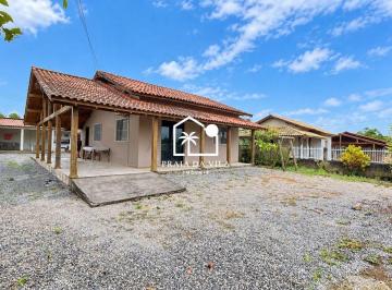 Casa · 190m² · 3 Quartos · 2 Vagas · Casa com 3 Quartos, Sendo uma Suíte e Piscina Privativa