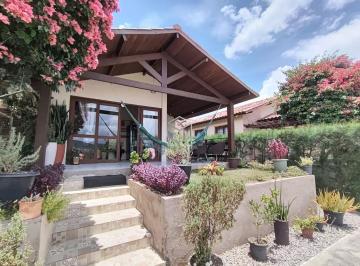 Casa · 105m² · 3 Quartos · 2 Vagas · Casa com 03 quartos em Santana, Gravatá/PE