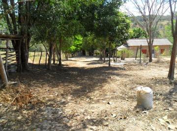 Rural de 2 quartos, Bom Jesus do Amparo · Chácara em Bom Jesus do Amparo/MG, com área de 5.000m2 cercada;