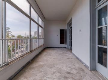 Apartamento de 3 quartos, Rio de Janeiro · Frontal mar de Copacabana. 269M². Varanda extensa, duas salas amplas.3 Quartos, suíte, depend e vaga