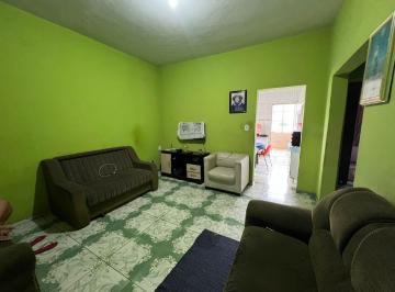 Casa · 151m² · 2 Quartos · Espaçosa casa de 2 Quartos no Florestal com quintal, varanda e excelente localização!